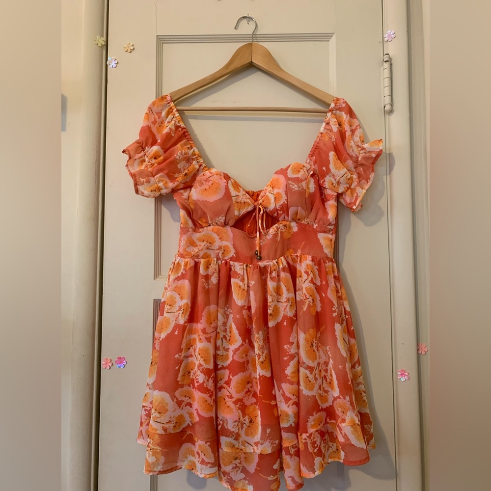 Spring Floral Mini Dress with Sweetheart neckline and puffy short sleeve
